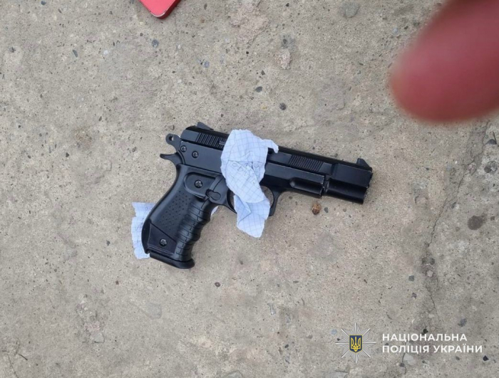 На Закарпатті учень вистрілив у однокласника: поліція працює на місці події 

