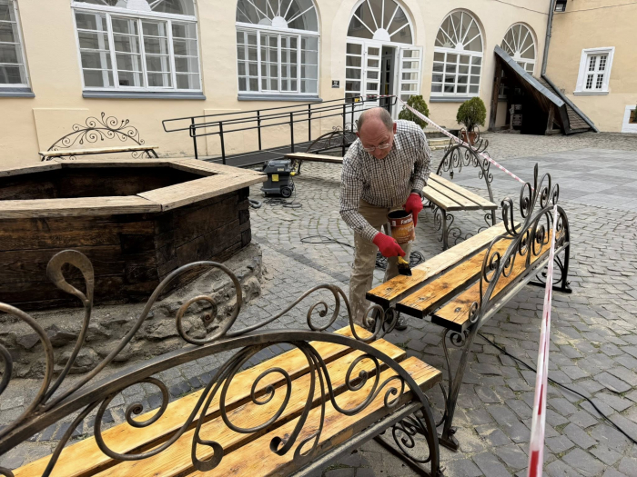 В Ужгородському замку оновили легендарний колодязь у внутрішньому дворику