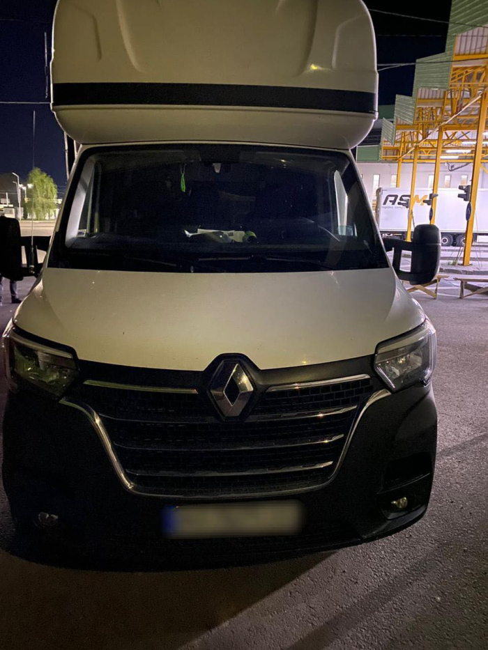 На кордоні з Угорщиною знайшли викрадений мікроавтобус

