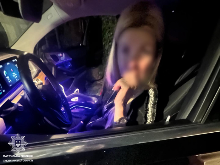 В Ужгороді водійка намагалася втекти від патрульних і спричинила ДТП