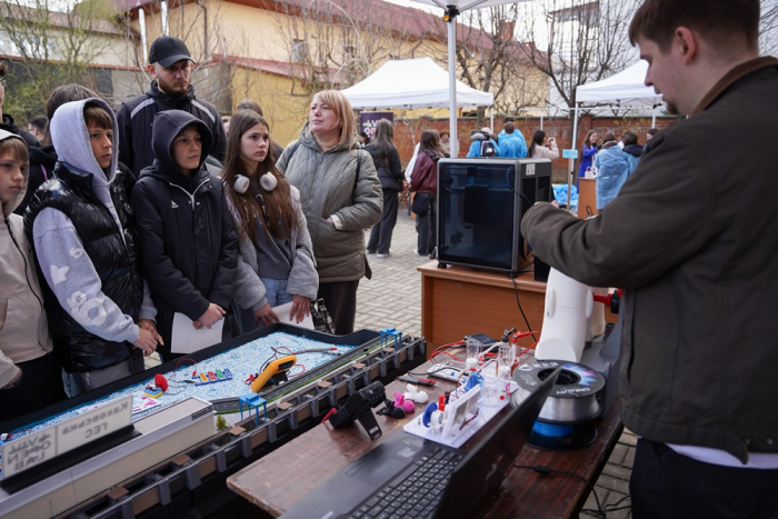 Aqua Fest в Ужгороді: інтерактивний STEM-фестиваль про воду зібрав близько 120 учасників

