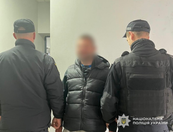 У Рахові поліція затримала чоловіка, який «замінував» банківську установу