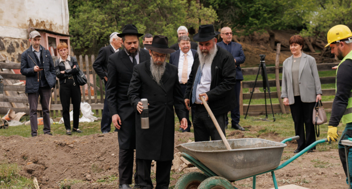 В Ужгородському скансені заклали перший камінь та капсулу в фундамент унікальної синагоги