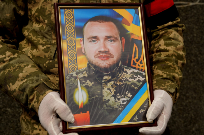 В Ужгороді сьогодні попрощалися із 33-річним солдатом Михайлом Шипом