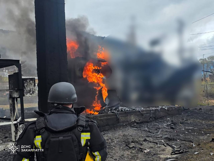 На місцях влучання БПЛА на Закарпатті працюють екстрені служби і правоохоронні органи