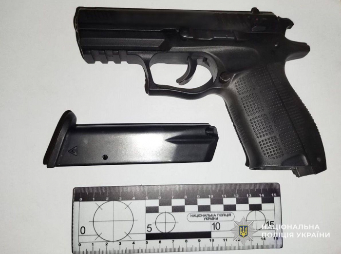 На Рахівщині поліція затримала зловмисника, який стріляв у чоловіка