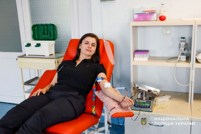 На Закарпатті майже 100 поліцейських долучилися до благодійної ініціативи здачі крові
