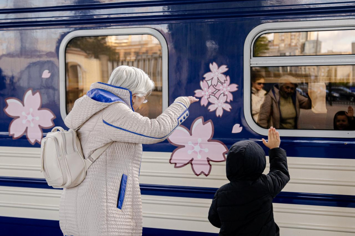 Укрзалізниця представила поїзд «Сакура» – сьогодні він прибуває до Ужгорода

