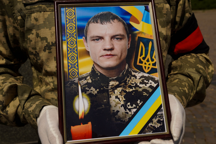 Повернувся на щиті – на 40-му році життя загинув ще один ужгородець, солдат Олексій Рожков

