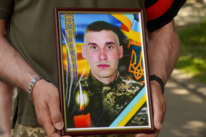 В Ужгороді нині попрощалися із полеглим солдатом Михайлом Тіщенком