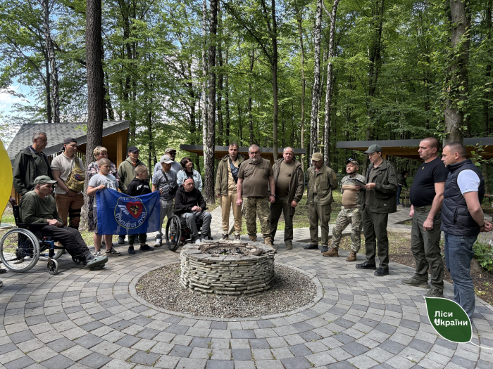 Ліс допомагає відновлюватися: у Карпатській філії провели ретрит для військових
