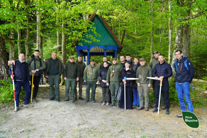 Карпати на шляху до природного лісівництва: на Закарпатті лісівники та науковці заклали мартелоскоп-ділянку

