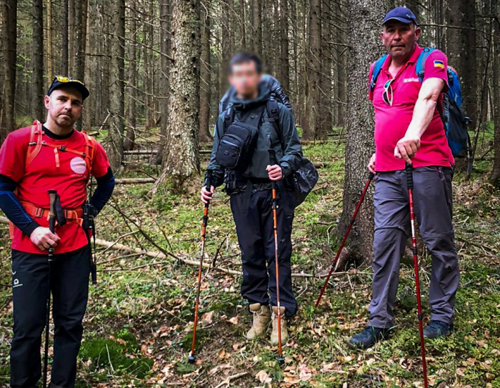 Гірські рятувальники Рахівщини надали допомогу заблукалому туристу
