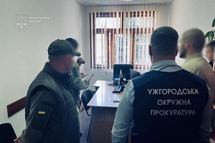 80 тис. грн за працевлаштування – в  Ужгороді затримано екоінспектора за підозрою в отриманні неправомірної вигоди

