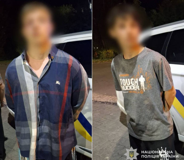 В Ужгороді поліція затримала двох зловмисників, які напали на чоловіка поблизу студентських гуртожитків
