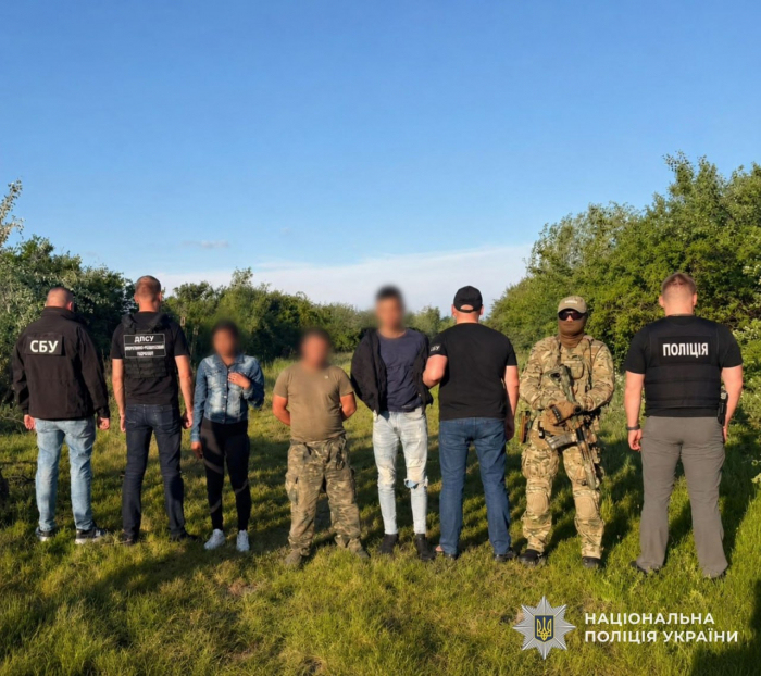 Поліція Ужгородщини затримала трьох підозрюваних у переправленні військовозобов’язаних через кордон