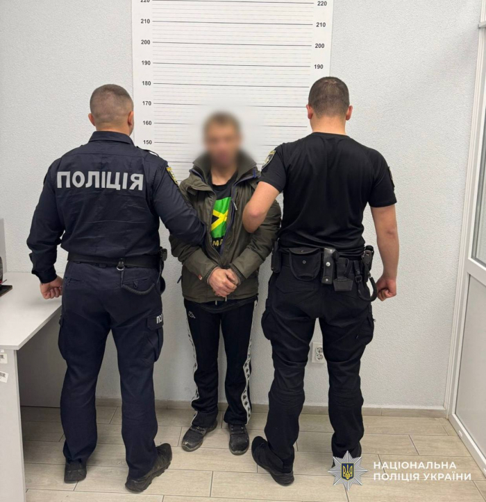 В Ужгороді поліція затримала зловмисника, який з пневматичної гвинтівки стріляв у чоловіка
