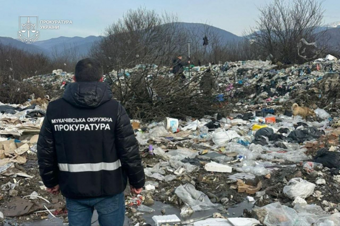 Судитимуть посадовця Свалявської міськради, який організував незаконне сміттєзвалище площею понад 2,7 тис. кв. м