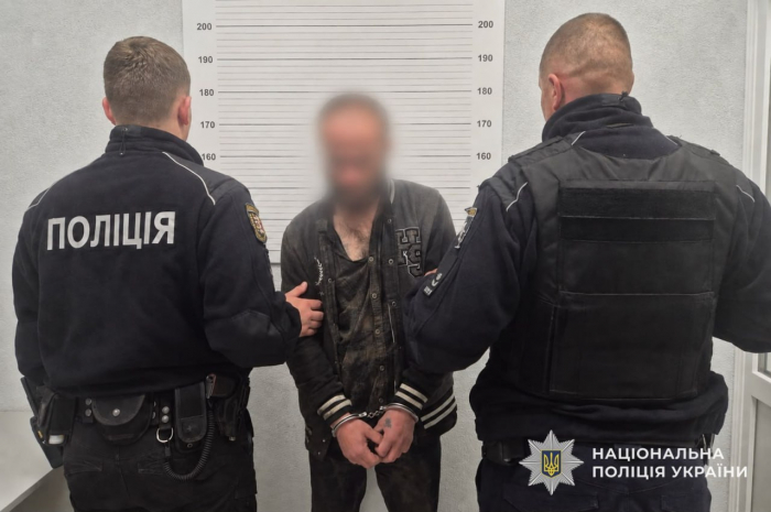 В Ужгороді поліція оперативно розкрила грабіж: підозрюваного менш ніж за годину розшукали та затримали
