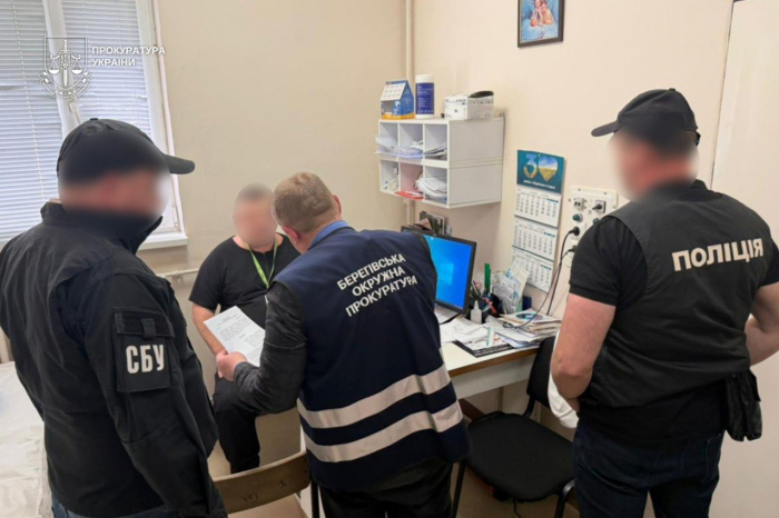 Камінь онкохворої замість власного діагнозу: на Берегівщині викрили лікаря, який продавав ухилянтам чужі біоматеріали