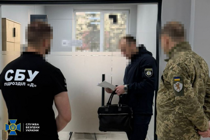 СБУ та Нацполіція викрили на Закарпатті керівника місцевої ГО та його спільників, які займалися «ухилянтськими схемами»