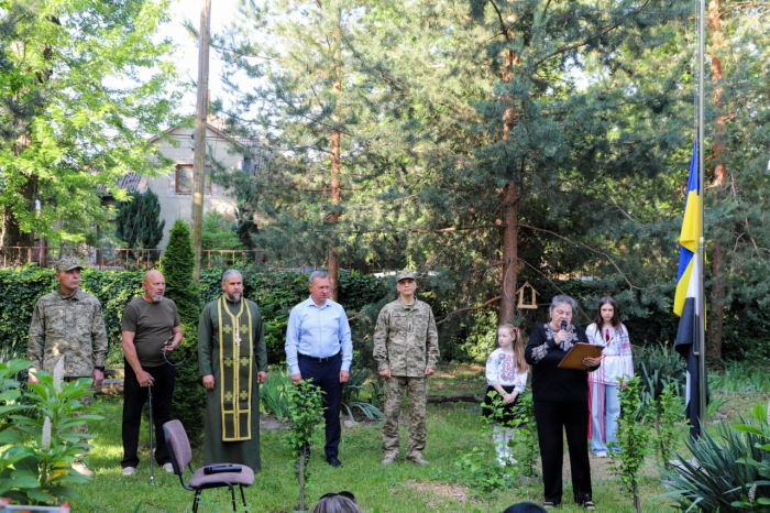 В Ужгородському ліцеї «Інтелект» підняли Прапор Надії