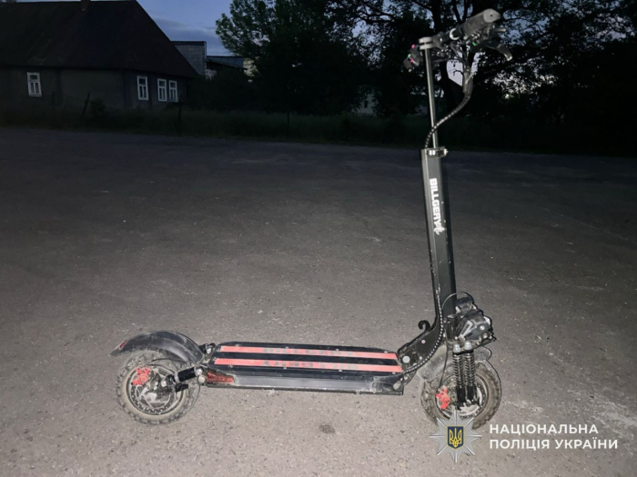 На Тячівщині поліцейські встановлюють обставини травмування малолітньої внаслідок наїзду електросамоката
