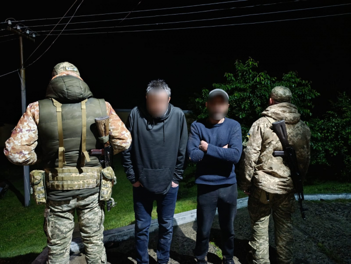 За 500 метрів від мети: закарпатські прикордонники затримали двох чоловіків, які тікали через гори