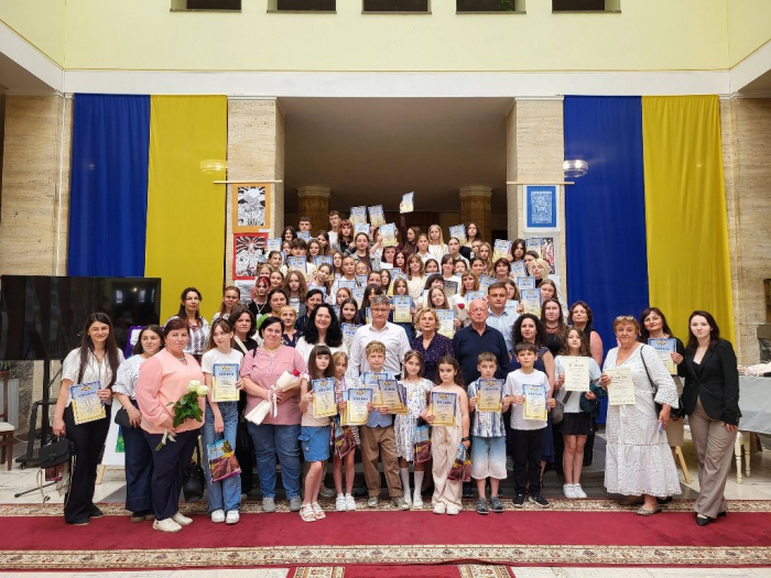 «Барви та краса Карпатських вершин» – виставку художніх робіт відкрили в атріумі облдержадміністрації