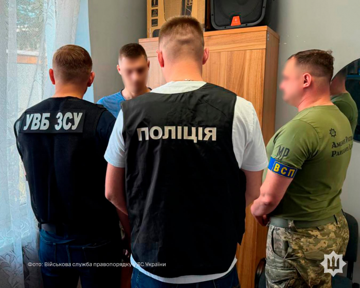 1000 доларів за уникнення відповідальності: в Ужгороді затримано військового