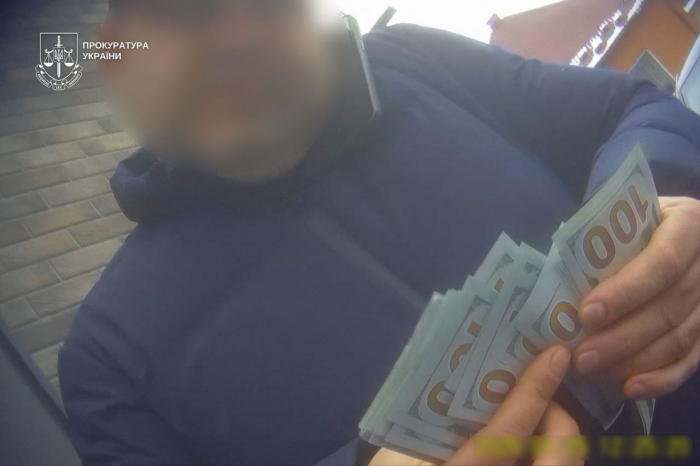 На Закарпатті службовця Мукачівської РДА підозрюють у продажі фіктивних бронювань від мобілізації