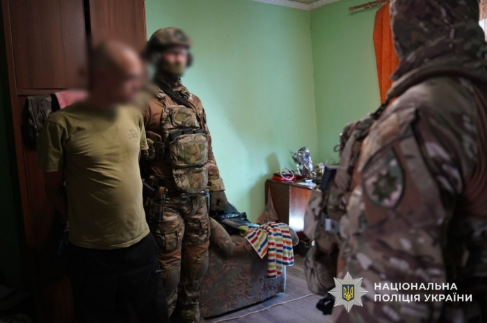 Зловмисник, який утримував у заручниках дружину та дитину, – 37-річний ужгородець-рецидивіст. Деталі від правоохоронців
