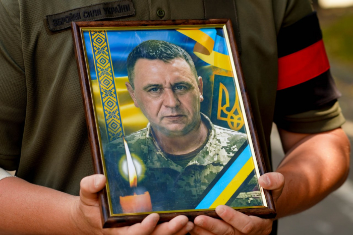Сьогодні в Ужгороді попрощалися із захисником України – сержантом Сергієм Михайленком