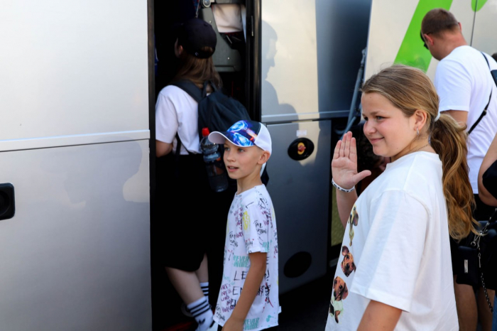 120 дітей з Ужгорода вирушили у гори на «SuperStar Camp – 2026»