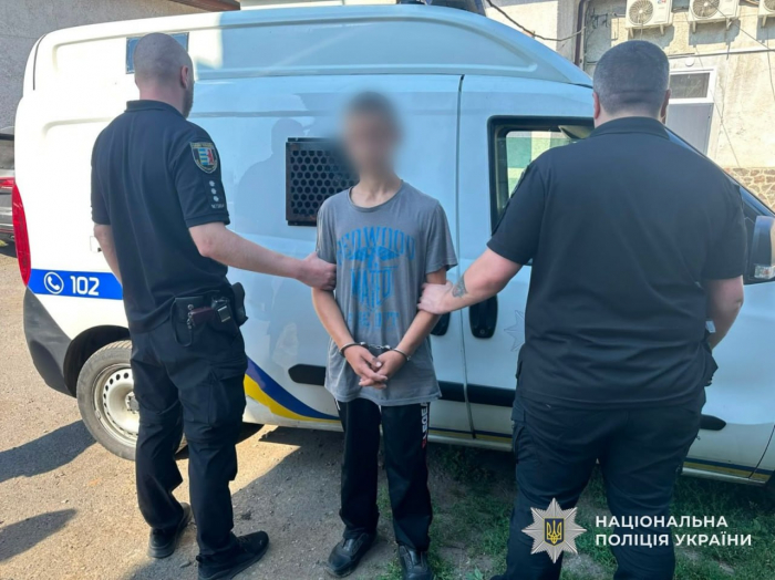 Пошкодив камери відеоспостереження та розрізав сейф болгаркою: у Рахові поліція затримала 16-річного підлітка за крадіжку грошей з підприємства
