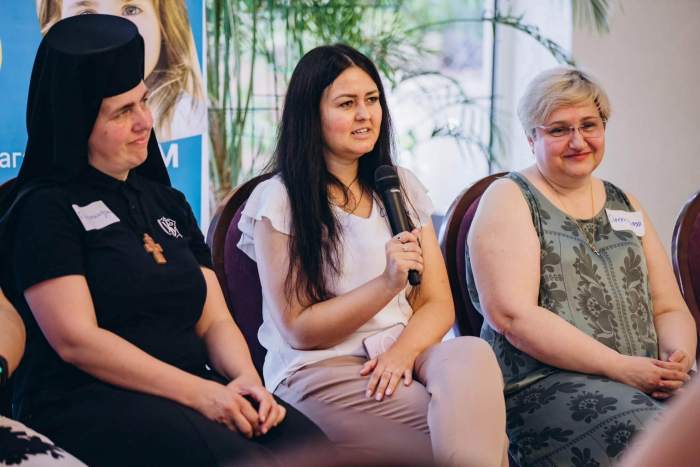 «Жива книга»: на Закарпатті патронатні, прийомні родини та усиновлювачі поділилися своїм досвідом