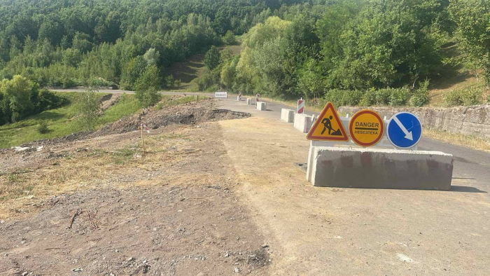 На Хустщині облаштовують тимчасову об’їзну дорогу на аварійній ділянці автошляху