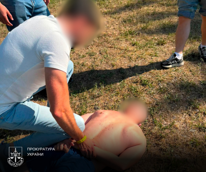 Правоохоронця зі Закарпаття підозрюють в організації незаконного переправлення чоловіків за кордон