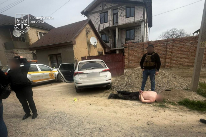 На Закарпатті судитимуть чоловіка, який викрав знайому з дитиною та поранив правоохоронця під час затримання