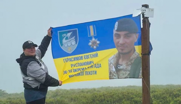 Мама здійснила мрію загиблого сина: на вершині Карпат замайорів його прапор