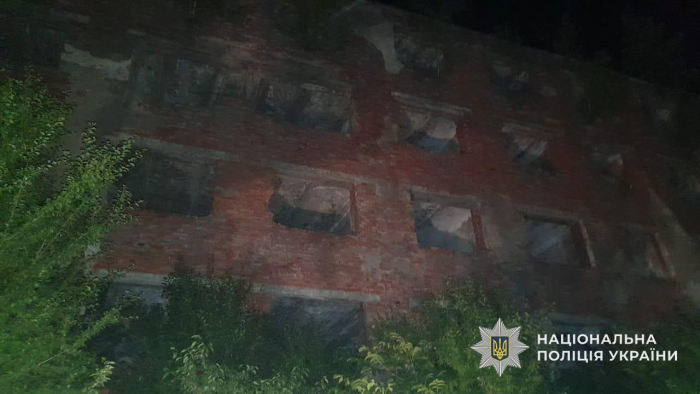 У Сваляві 14-річна дівчина випала з вікна закинутої будівлі: поліція з'ясовує обставини