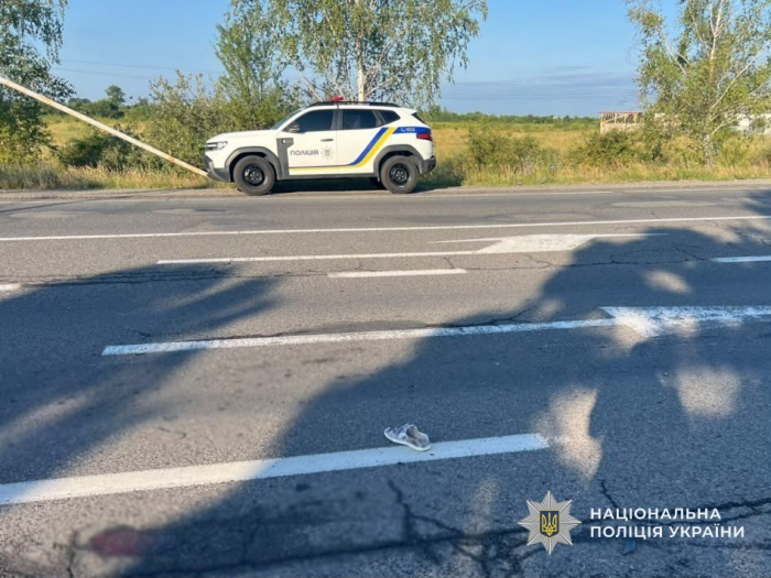 Поліцейські встановлюють обставини аварії на Ужгородщині, внаслідок якої загинула пенсіонерка-пішохід