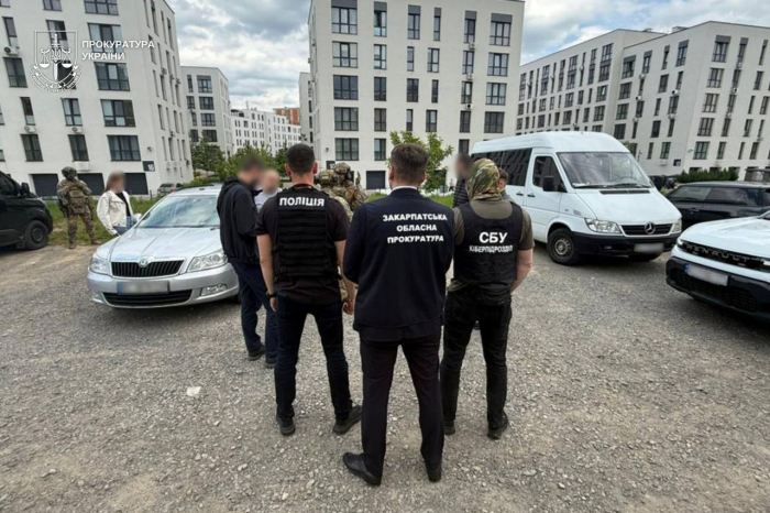 25 тисяч доларів за «роботу», на яку можна не ходити: на Закарпатті судитимуть адвоката та директора філії коледжу