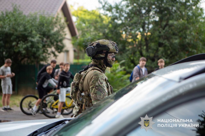 Стрілянина, пожежа та затримання озброєного чоловіка: поліція розкрила деталі спецоперації у Шахтинському лісі в Ужгороді (ФОТО, ВІДЕО)