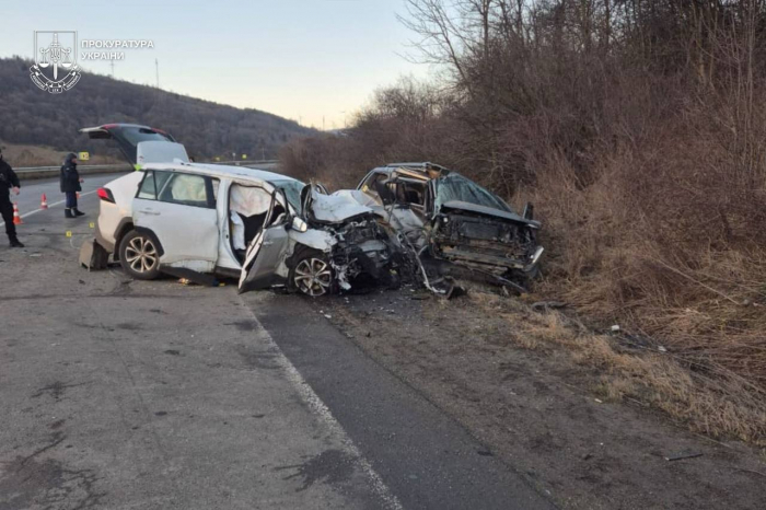 На Закарпатті засуджено водійку, з вини якої в аварії загинули мати та 13-річний син
