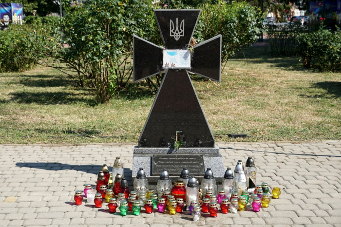В Ужгороді вшанували пам’ять жертв теракту в Оленівці та всіх загиблих у російському полоні