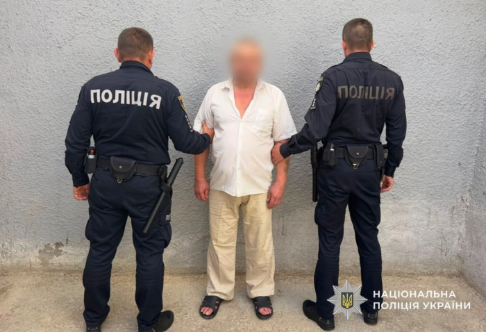 Поліція Хустщини затримала місцевого жителя, який «замінував» приватний будинок