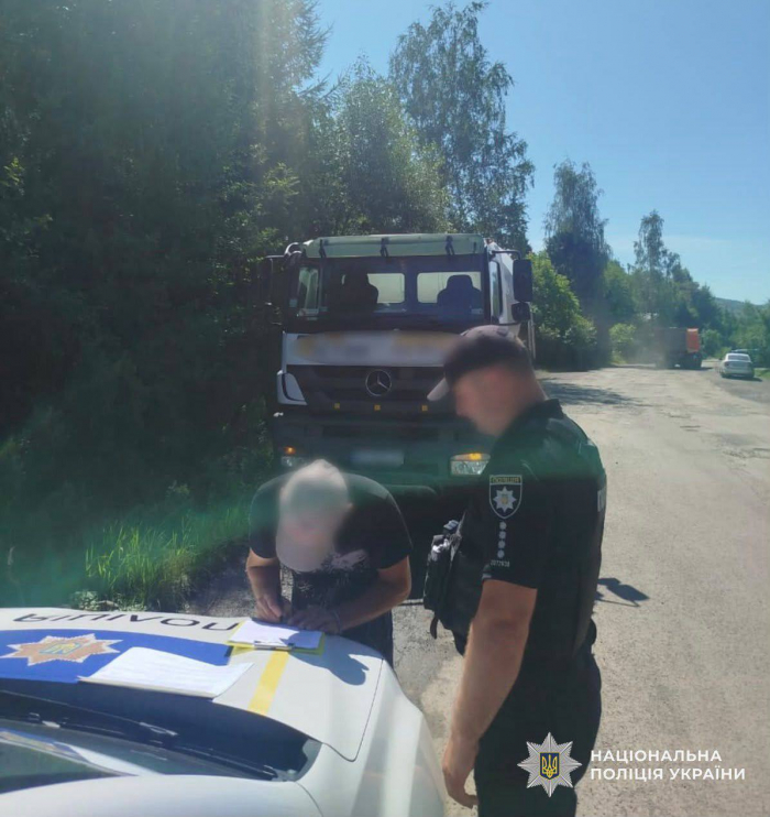 Поліція притягнула до відповідальності ще одного порушника за забруднення території поблизу озера Синевир
