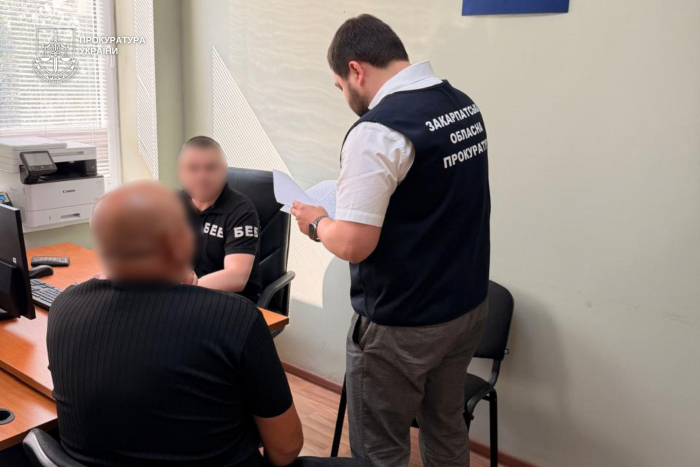 Майже 1 мільйон доларів у схованці авто: жителя Ужгородщини судитимуть за контрабанду