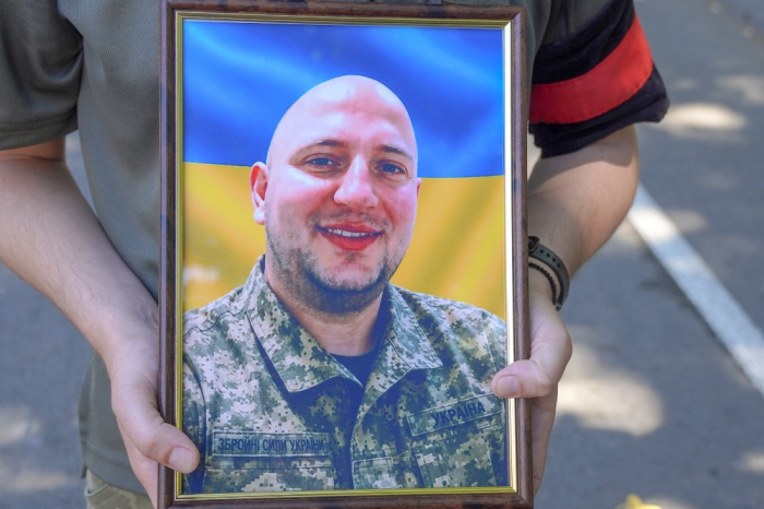 Ужгород сьогодні попрощався із 35-річним старшим лейтенантом Михайлом Полянським
